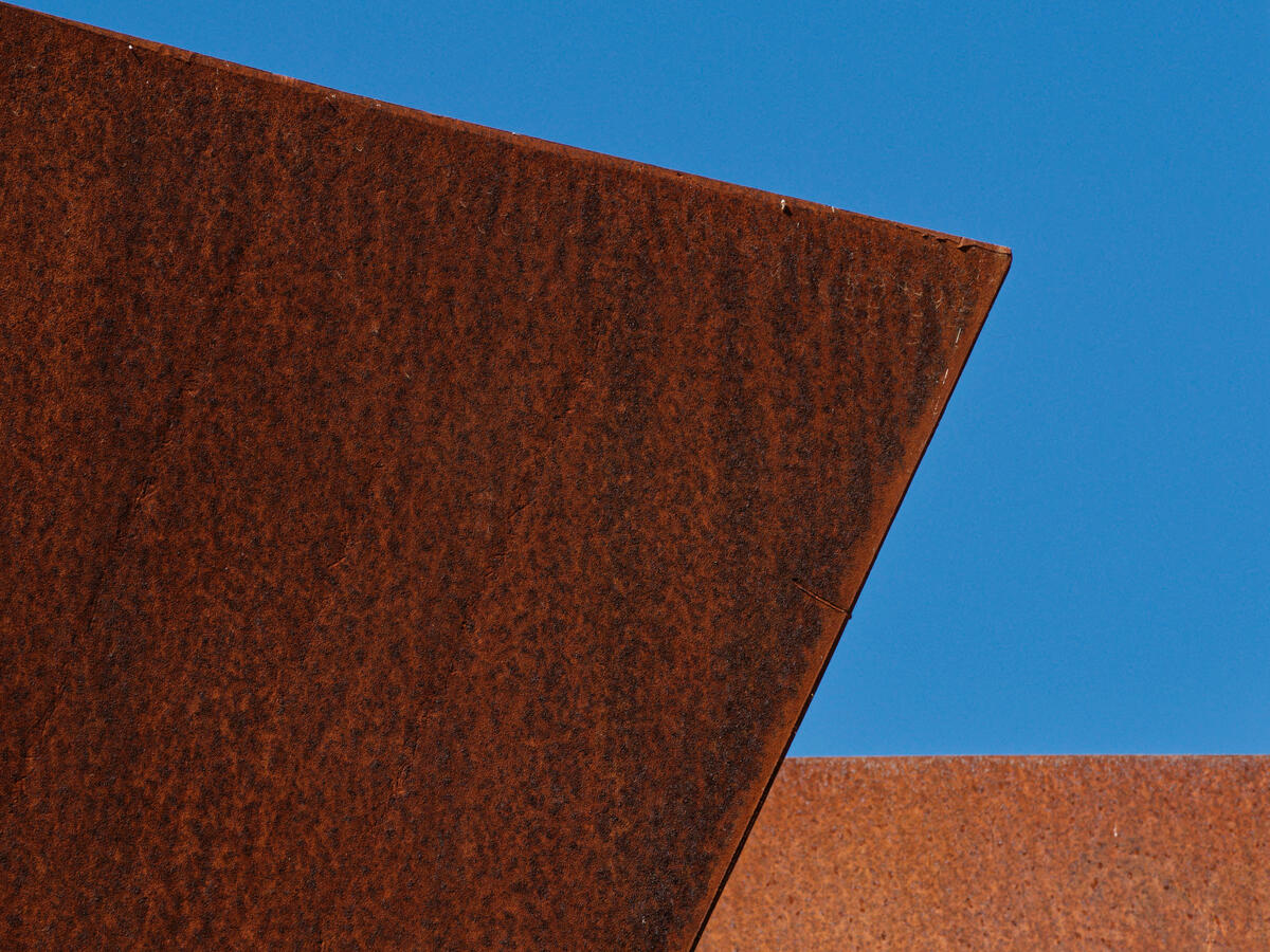 Stanford Sierra Sculpture Black Tilted Triangle October 2025