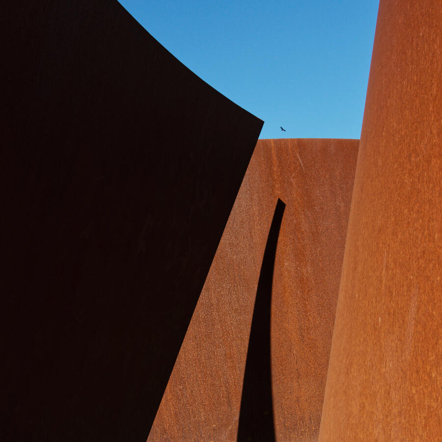 Stanford Sierra Sculpture Black Shadow in the Middle October 2025